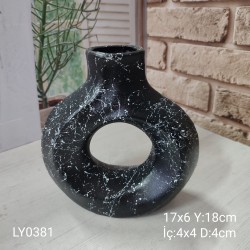 LY0381